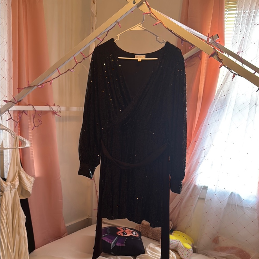 LC Lauren Conrad Blue Long Sleeve V-Neck Cocktail Dress